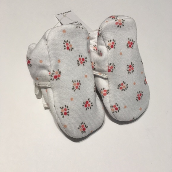 NWT GAP Size 3 infant booties - Picture 5 of 5